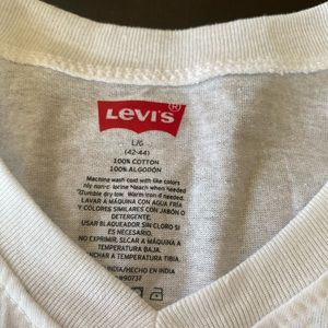 Men’s 4 pack Levi T-shirts. They fit small. Only one worn out of the four!